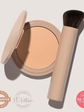 No Makeup Makeup Foundation in Light With Brush New In Box